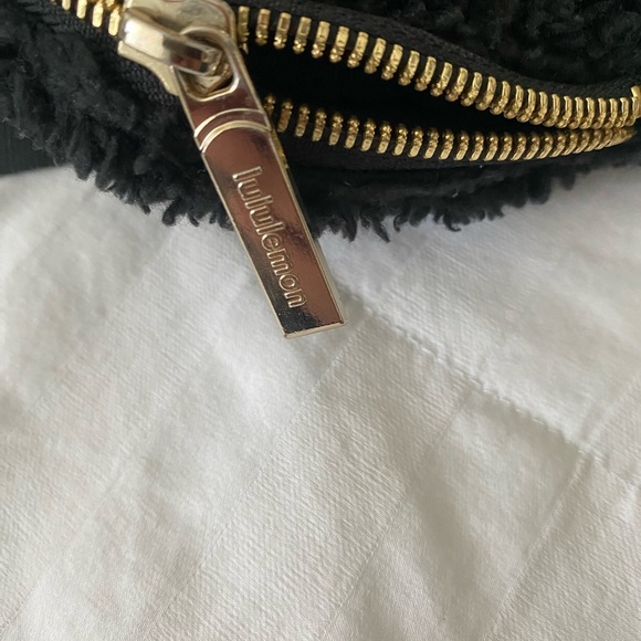 lululemon athletica Black Fleece Crossbody Bag - Picture 6 of 12